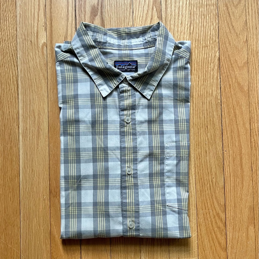 Patagonia Organic Cotton Men’s Short Sleeve Button Down Shirt Medium Blue Plaid